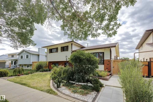 9315 168 AV NW, Edmonton - $409,900