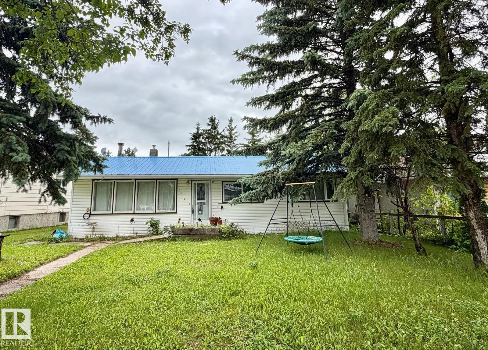 5012 48 Street, Warburg - 2 bedroom Detached Single Family for sale