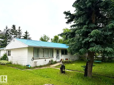 Interior photo 1 of 5012 48 Street