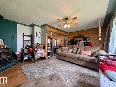 Interior photo 2 of 5012 48 Street