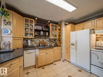 Interior photo 2 of 37 SUNNYSIDE CR