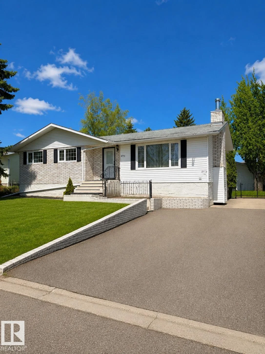 4711 Lakeshore Dr., Bonnyville Town - 4 bedroom Detached Single Family for sale
