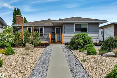 Interior photo 1 of 7512 152A AV NW