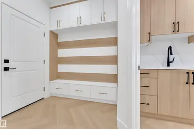 Interior photo 3 of 12 DALQUIST BA