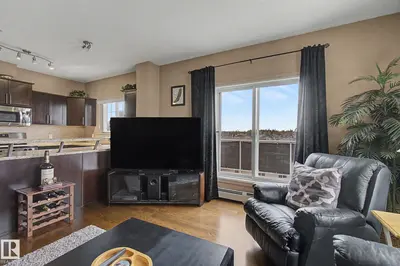 Interior photo 4 of 