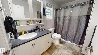 Interior photo 4 of 4707 52A ST