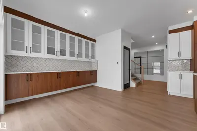 Interior photo 4 of 32 Grayson GR