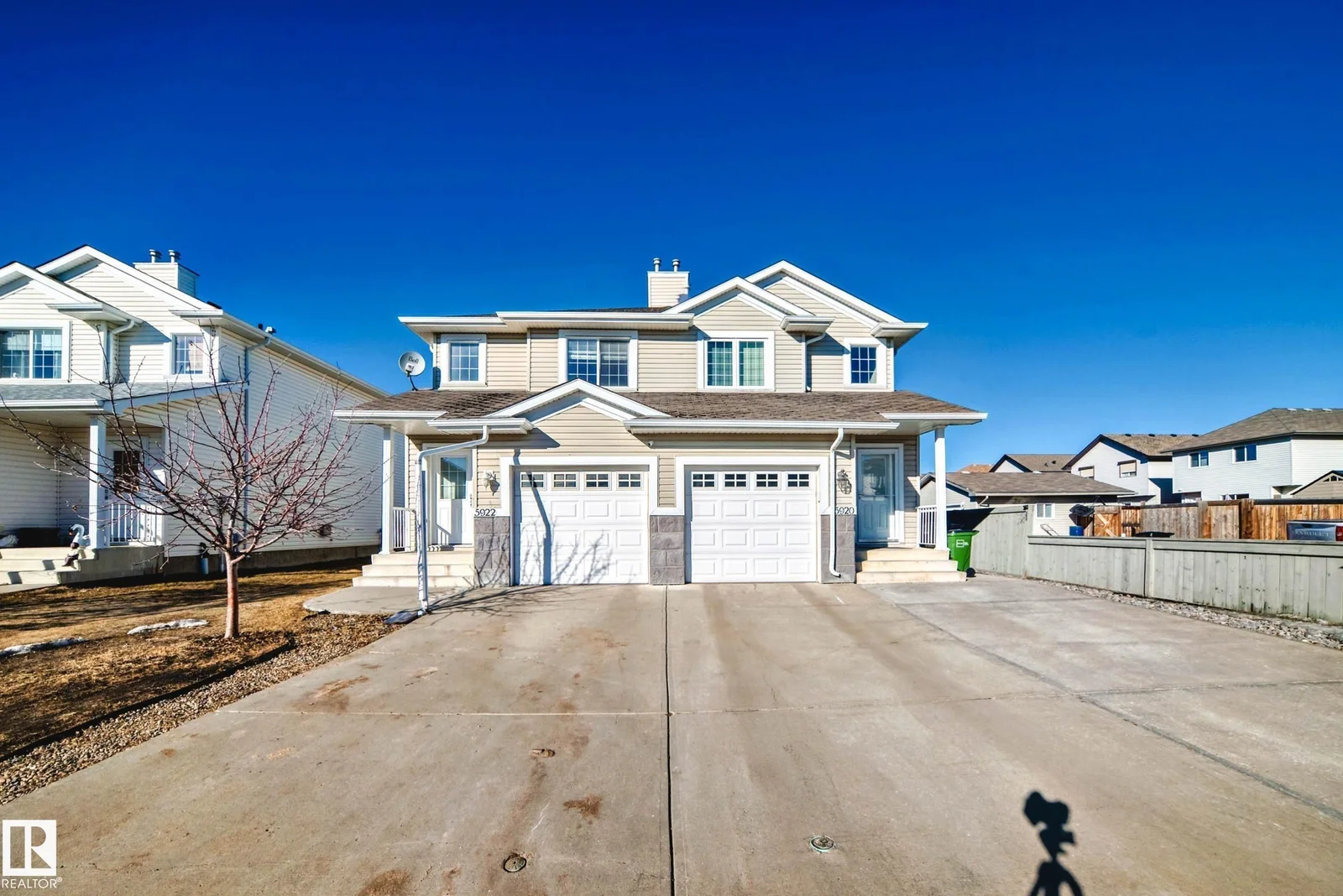 5922 164 AV NW, Edmonton - 4 bedroom Duplex for sale