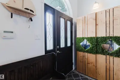 Interior photo 1 of 1743 MELROSE CR SW SW