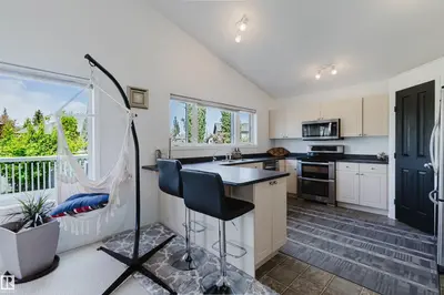 Interior photo 4 of 1743 MELROSE CR SW SW