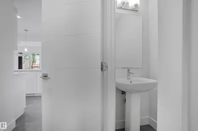 Interior photo 4 of 809 CAVANAGH HE SW