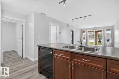 Interior photo 4 of #136 300 PALISADES WY