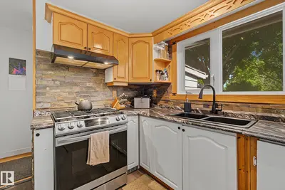 Interior photo 4 of 5116 49 AV