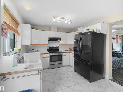 Interior photo 4 of 4267 29 AV NW NW