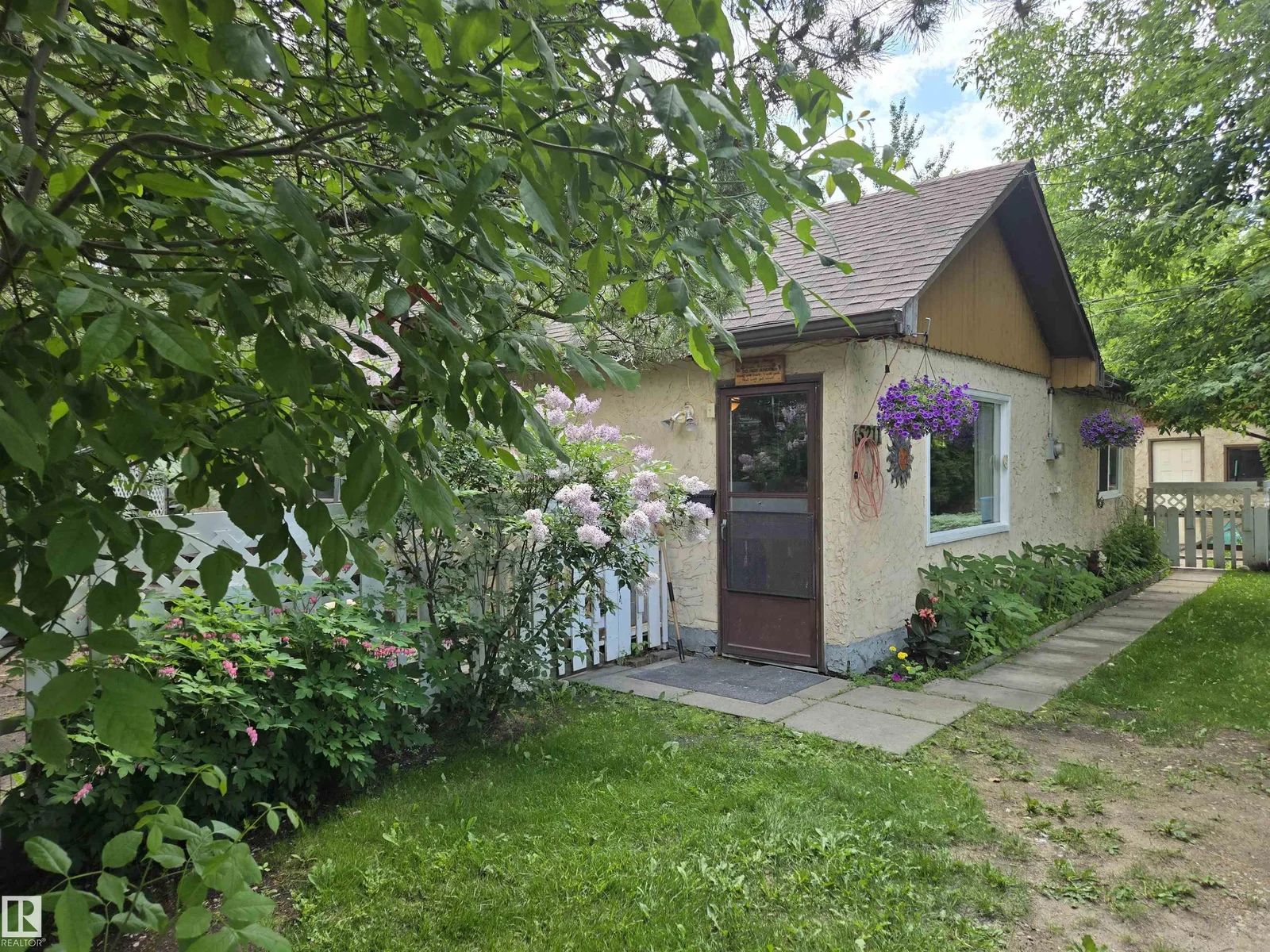 5211 47 AV, Rural Lac Ste. Anne County - 3 bedroom Detached Single Family for sale