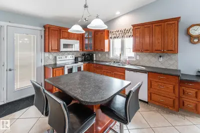 Interior photo 3 of 4401 39 ST