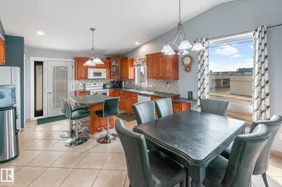 Interior photo 2 of 4401 39 ST