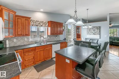 Interior photo 4 of 4401 39 ST