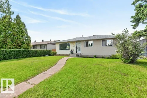 8424 70 ST NW, Edmonton - $424,800
