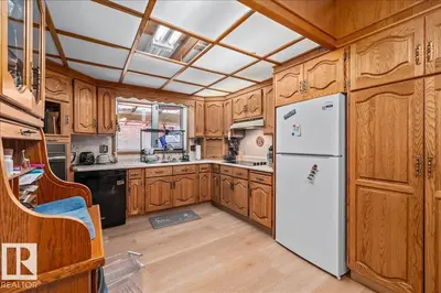 Interior photo 4 of 8736 72 ST NW NW