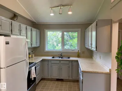 Interior photo 4 of 2211 MILLBOURNE RD W NW