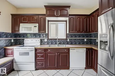 Interior photo 2 of 714 DALHOUSIE WY NW