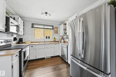 Interior photo 4 of 3332 138 AV NW
