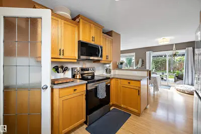 Interior photo 3 of 33 LAMPLIGHT DR