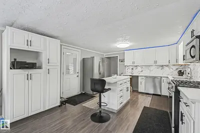 Interior photo 2 of 60221 RANGE RD 43A