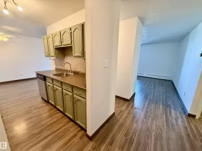 Interior photo 3 of #409 10145 109 st NW