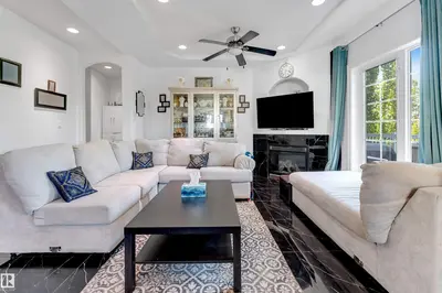 Interior photo 4 of 7920 7 AV SW