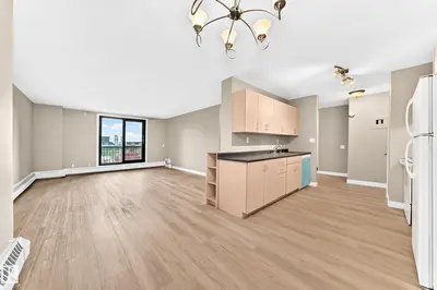 Interior photo 4 of 