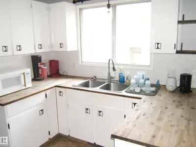 Interior photo 4 of 4110 48 ST