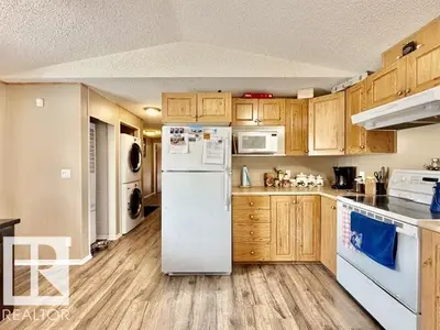 Interior photo 4 of 4810 48 AV