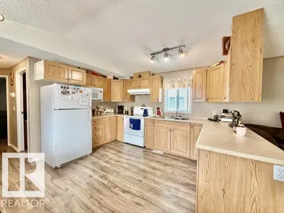 Interior photo 2 of 4810 48 AV