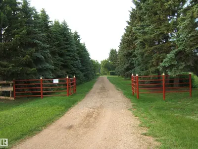 Interior photo 1 of 163062 TWP RD 565