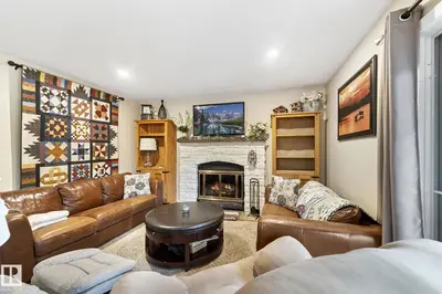 Interior photo 3 of 2 LAURISTON PL