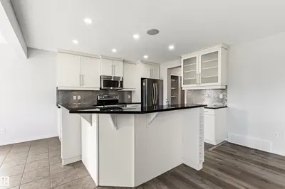 Interior photo 4 of 3214 22a AV NW
