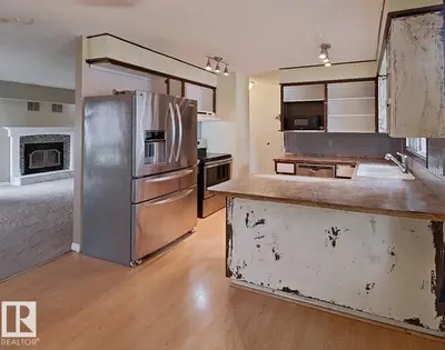 Interior photo 4 of 122 HARRISON DR NW