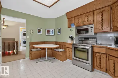 Interior photo 2 of 3 HUMMINGBIRD CO