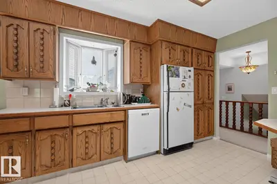 Interior photo 4 of 3 HUMMINGBIRD CO