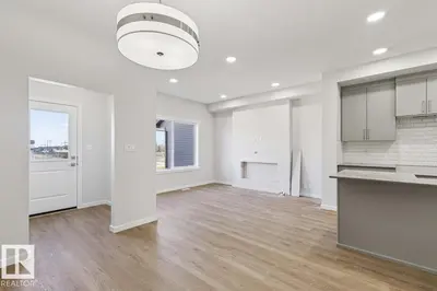 Interior photo 3 of 305 EDGEMONT DR NW