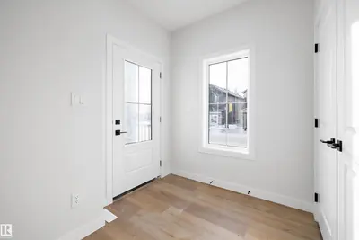 Interior photo 1 of 
