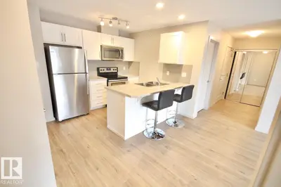 Interior photo 4 of #417 5404 7 AV SW