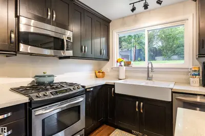 Interior photo 2 of 23 GLENHAVEN CR