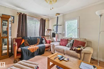Interior photo 4 of 11209 38 ST NW