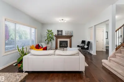 Interior photo 2 of 6736 19 AV SW