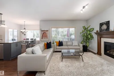 Interior photo 4 of 6736 19 AV SW