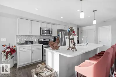 Interior photo 3 of #211 5029 EDGEMONT BV NW