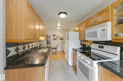 Interior photo 4 of 126 PRIMROSE GARDENS GD NW